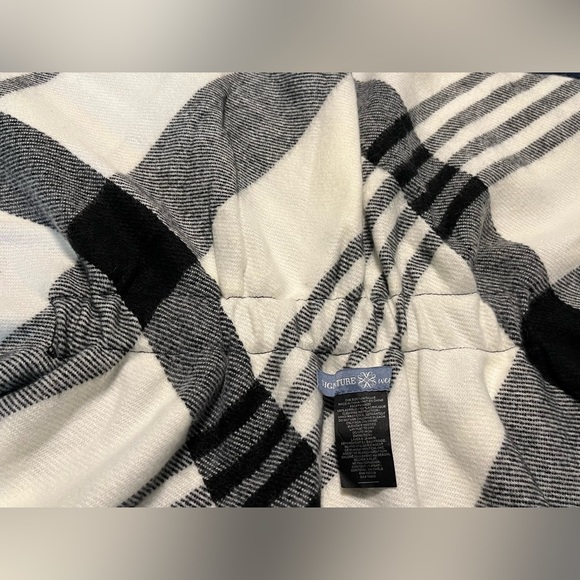 Beautiful Signature weekend black & white buffalo plaid toggle button up shawl. - Picture 4 of 6